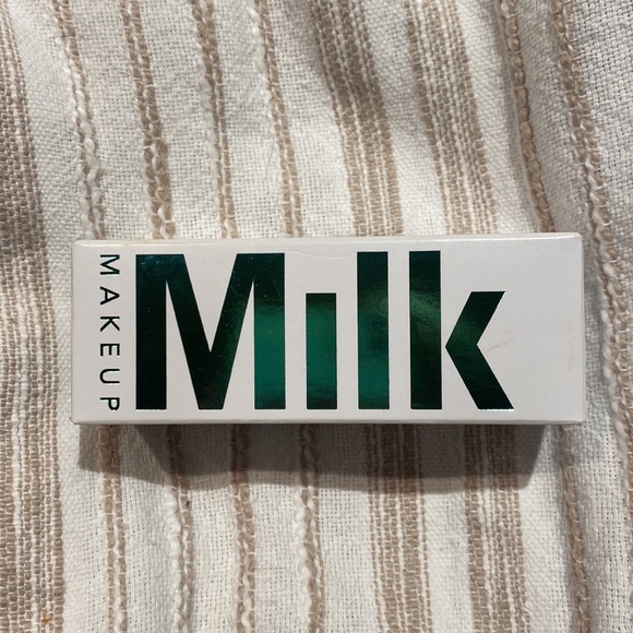 MILK Makeup - Hydro grip SETTING SPRAY - Picture 4 of 7